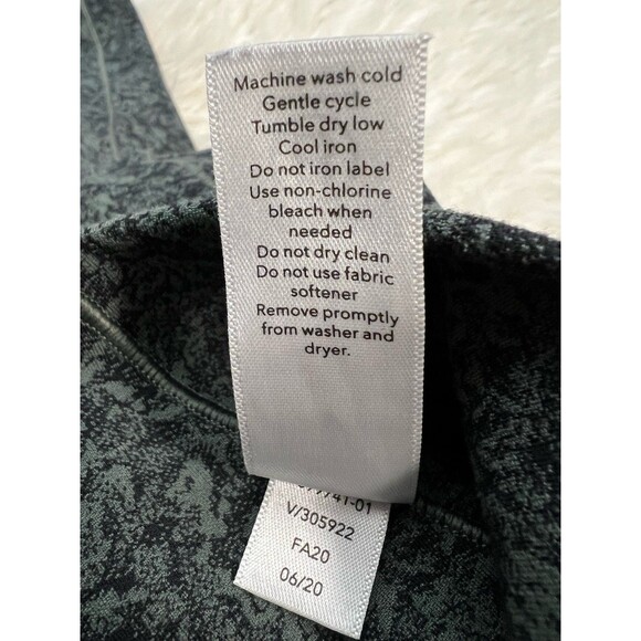 Athleta Lot of 2 Women’s 7/8 Tights Salutation Pocket & Ultimate Camo Size Small - Picture 8 of 11